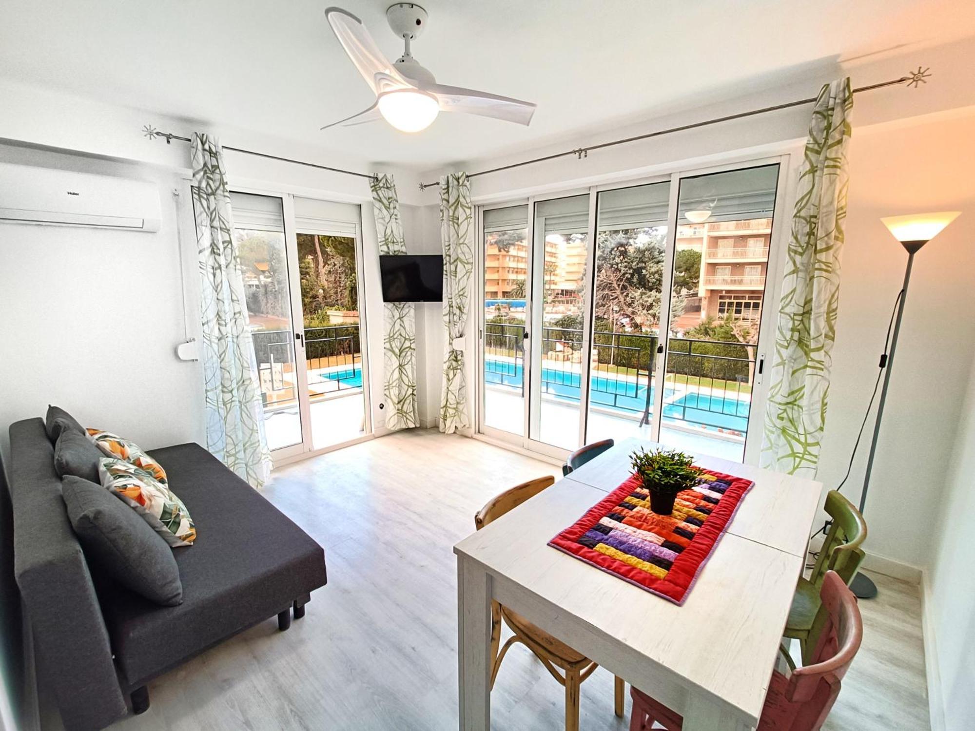 Apartamentos Casanostra Салоу Экстерьер фото