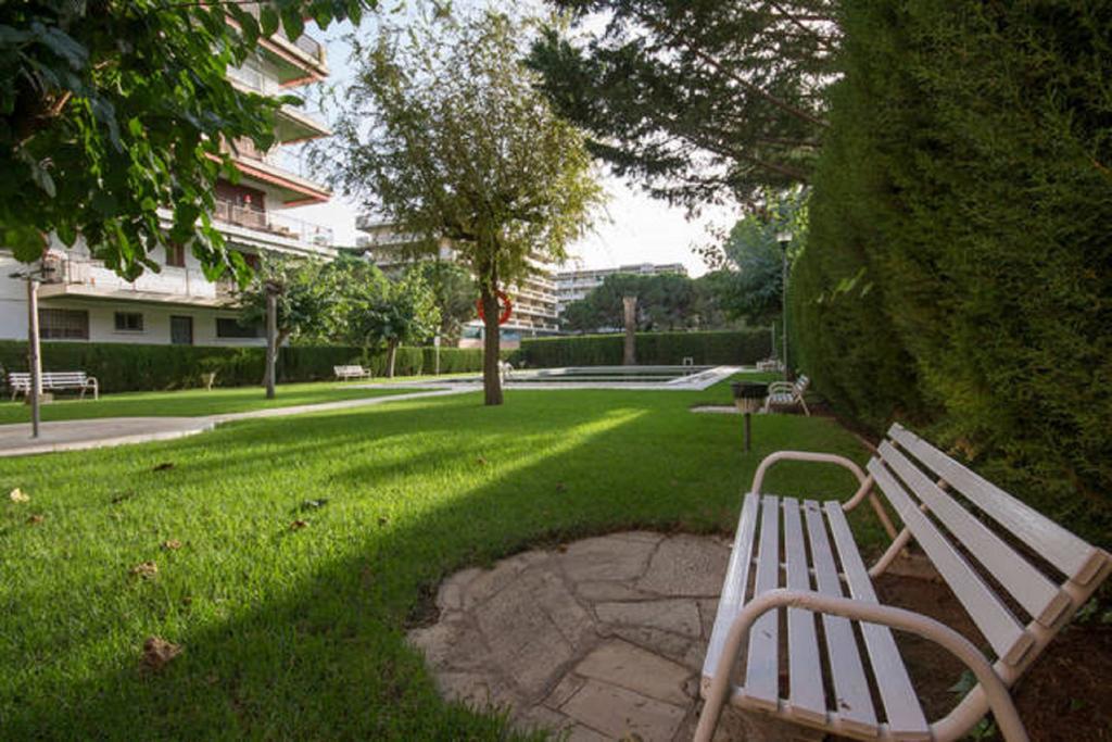 Apartamentos Casanostra Салоу Экстерьер фото